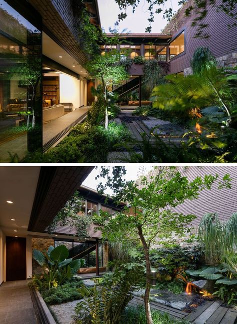 Next to the main living area in this modern house is an internal courtyard, filled with plants and a water feature. Houses In Mexico, Internal Courtyard, House And Garden, Courtyard House, Design Exterior, Interior Garden, Style At Home, Water Feature, Design Case