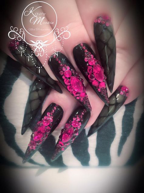 Kirsty Meakin Nail Art | NAIO NAILS PRODUCTS Burlesque Nails, Kirsty Meakin, Naio Nails, Nails With Flowers, Nails Products, Bling Nail Art, Nail Board, Fantasy Nails, Gothic Nails