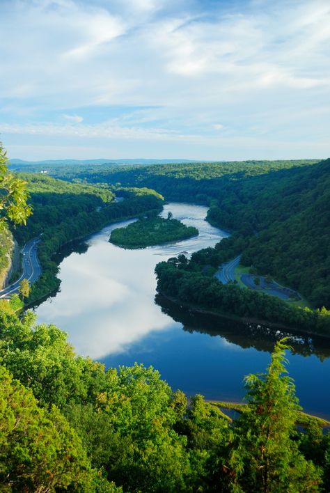 15 Most Beautiful Places to Visit in Pennsylvania - Page 4 of 12 - The Crazy Tourist Delaware Water Gap, The Poconos, Best Western Hotel, Pennsylvania Travel, Fall Camping, River View, Delaware River, Best Western, Road Trip Usa