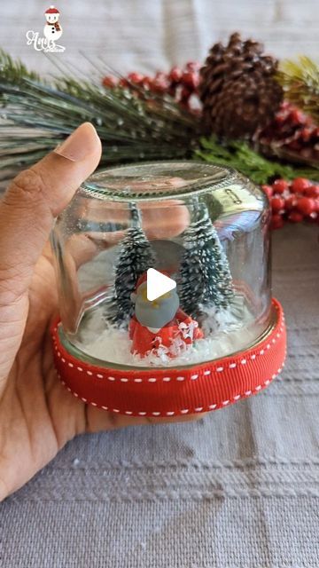 Christmas Crafts Jars, Wish Jar Ideas, How To Make Santa Claus Crafts, Glass Jar Christmas Decor, Snowglobes Diy, Christmas Jars Decorations, Jar Christmas Crafts, Diy Snowglobe, Christmas Tree And Santa Claus