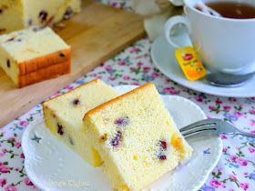 Peng's Kitchen: Cranberry Yogurt Orgura Cake Cranberry Yogurt, Sponge Cake Recipe Best, Asian Baking, Ogura Cake, Asian Cake, Asian Sweets, Resep Cake, Fruity Cake, Yoghurt Cake