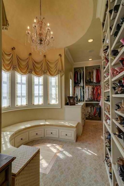 My kind of closet Organiser Son Dressing, Casa Clean, Dressing Room Closet, Amazing Closets, Beautiful Closets, Real Estat, Dream Closets, Large Closet, Room Closet