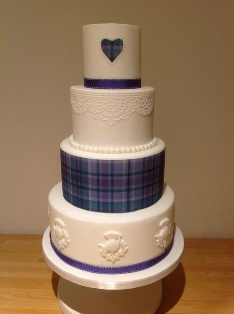 Bonnie Scotland - cake by Evelynscakeboutique Black Watch Tartan Wedding, Scottish Wedding Cakes, Kilt Wedding, Different Wedding Cakes, Tartan Wedding, Tall Cakes, Themed Wedding Cakes, Big Cakes, Celtic Wedding