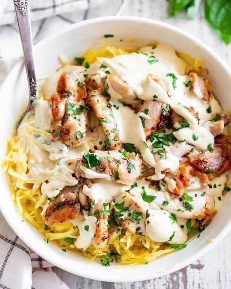 Optavia Life on Instagram: “Healthy twist on a classic dish! Chicken & Spaghetti Squash Alfredo 🌿 Ingredients: - 6oz. (cooked weight) chicken breast - 3 tbsp.…” Paleo Chicken Alfredo, Chicken Alfredo With Spaghetti Squash, Paleo Running Momma, Whole30 Dinner Recipes, Whole 30 Meal Plan, Chicken Spaghetti Squash, Sport Nutrition, Aip Recipes, Paleo Chicken