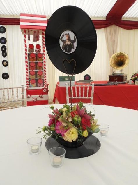 Miss Vintage Wedding Affair - A Vintage Wedding Fair: Vintage wedding fair Vinyl Record Centerpiece Ideas, Record Centerpiece, Music Centerpieces, 50s Theme Parties, 70s Party Theme, 50s Theme, Music Themed Parties, Music Themed Wedding, Rockabilly Wedding