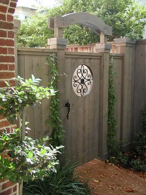 30 Eye Catching Garden Entrance Door Ideas | Balcony Garden Web Backdoor Ideas, Small Garden Gates, Wooden Gate Designs, Tor Design, Wooden Garden Gate, Fence Gates, Backyard Gates, Wood Decks, Side Gate