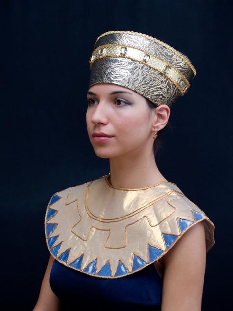 How to Make a Homemade Egyptian Costume - 7 steps Egyptian Diy Costume, Egyptian Fancy Dress, Egyptian Queen Costume, Egyptian Headpiece, Egyptian Headdress, Joseph Costume, Egypt Costume, Egypt Vbs, Egyptian Collar