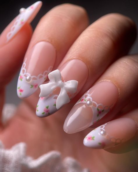 dainty flower nails 🌷 #nailart #flowernails #nails Fake Nails Designs, Girly Acrylic Nails, Pretty Gel Nails, Really Cute Nails, Design Nails, Kawaii Nails, Pink Acrylic, Short Acrylic Nails Designs, Classy Nails