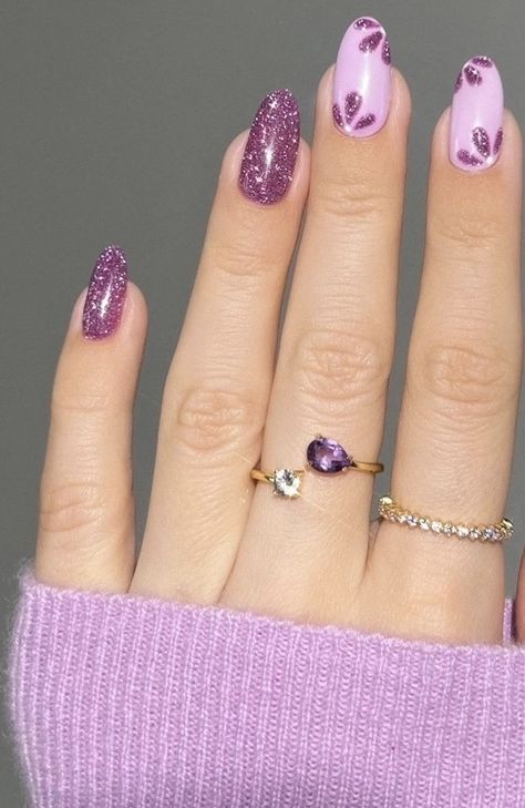 Nails, lavender, design, trendy, glaze Lavender Heart Nails, Nails Lavender Design, Vaca Nails, Purple Wedding Nails, Nails Lavender, Lavender Glaze, Rose Gold Nail Art, Lavender Design, Engagement Nails