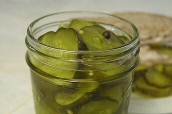 Candied Dill Pickle Recipe, Sweet Dill Pickles, Dill Pickles Recipe, Sweet Pickles Recipe, Making Dill Pickles, Homemade Pickles Dill, Dill Pickle Recipe, Dill Recipes, Pickles Recipe