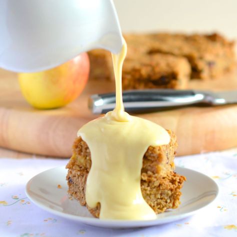 Homemade custard being poured onto a stack of flapjacks. Homemade Custard Recipe, Baked Custard Recipe, Sweet Spreads, Custard Cake Recipes, My Recipe Book, English Recipes, Sweet Sauces, Custard Sauce, Custard Recipe