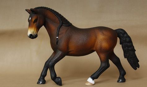 Schleich Horse Custom, Custom Schleich Horses, Schleich Horse Repaints, Miniature Horse Barn, Schleich Ideas, Schleich Customs, Diy Horse Toys, Schleich Horses, Diy Horse Barn