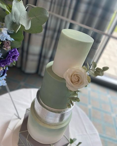 Sage Cake, Modern Luxury Wedding, Geometric Wedding Cakes, Wedding Cake Design, Drinks Ideas, Green Wedding Inspiration, Aberdeen Scotland, Luxury Cake, Luxury Wedding Cake