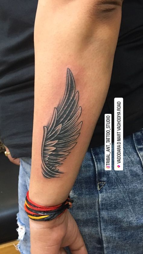 Plumas Tattoo, Angel Wings Tattoo Forearm, Fine Tattoos, Small Feather Tattoo, Coverup Tattoo, Crazy Tattoos, Huawei Wallpapers, Cool Tattoo Drawings, Armband Tattoos