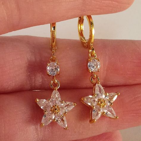 Gold Dangle Drop Earrings, Cheap Gold Dangle Flower Earrings, Gold Hoco Jewelry, Dangly Earring, Girly Earrings, Delicate Jewellery, Vintage Wedding Earrings, Hoco Accessories, Cute Earrings Gold