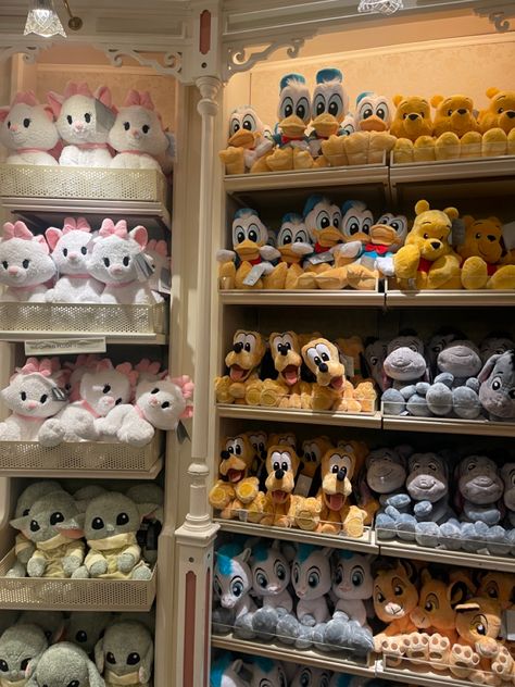 Disney World Shopping, Disneyland Shop, Disney World Merchandise, Disneyland World, Disney Stuffed Animals, Disney Souvenirs, Disney Paris, Disney Day, Disney Plush