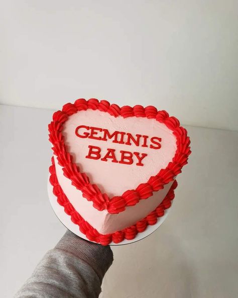 Gemini Baby Cake, Gemini Cake, 26 Birthday Cake, Jelly Sweet, Ugly Cakes, 20 Birthday Cake, Queen Cakes, Vintage Birthday Cakes, Gemini Birthday