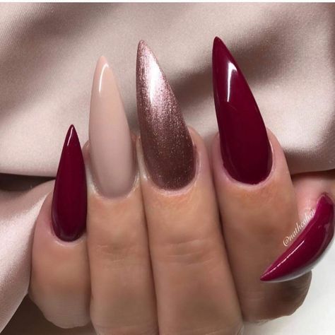 Winter Nails Stiletto, Stiletto Nail Designs, Red Stiletto Nails, Acrylic Nails Stiletto, Red Christmas Nails, Nails Stiletto, Winter Nails Acrylic, Young Nails, Stiletto Nails Designs