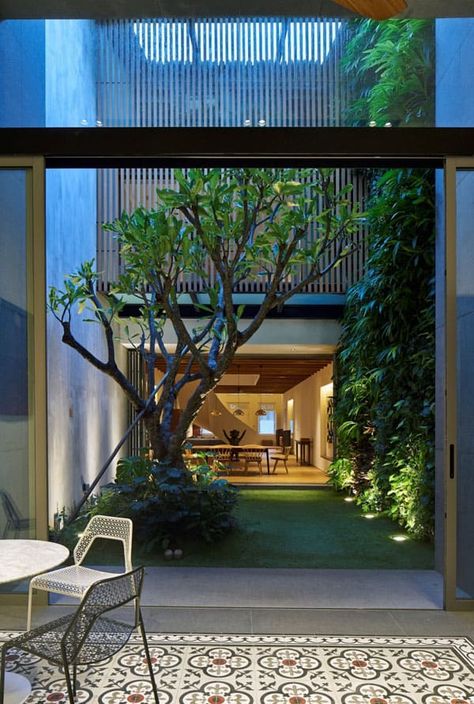 Renovated shophouse into modern family home in Singapore Indoor Courtyard, Patio Layout, Courtyard Gardens Design, Courtyard Design, Internal Courtyard, This Old House, Inspire Me Home Decor, Have Inspiration, Tropical House