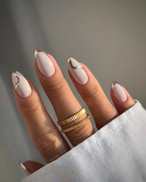 15 Chrome French Tip Manicure You'll Want To Try Paznokcie Hello Kitty, Chrome Designs, Kutek Disney, Chrome Nail Art, Milky Nails, Cute Nails For Fall, Nagel Tips, Beige Nails, Smink Inspiration