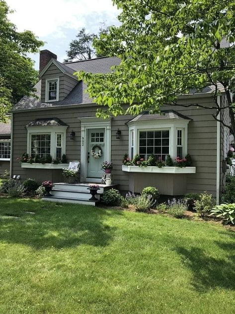 Diy Window Boxes, Bay Window Exterior, Front Porch Landscape, Window Remodel, Window Boxes Diy, Window Box Flowers, Window Trim Exterior, Cottage Exterior, Porch And Balcony