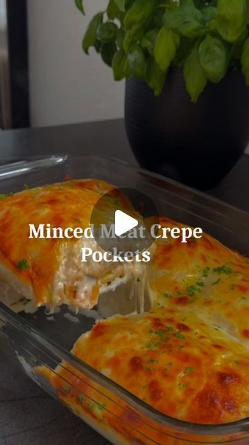 Recipes in Caption on Instagram: "Minced Meat Crepe Pockets 🇫🇷 

Ingredients:

-300 g minced beef (can substitute for chicken/turkey/mushroom-based ground)
-1 onion
-2 cloves of garlic
-2 green peppers (hot peppers)
-1 red pointed pepper
-5-6 pieces of mushrooms
-100g frozen peas
-2 tomatoes
-1 tablespoon tomato paste
-1 teaspoon red paprika powder (sweet)
-1/2 teaspoon black pepper
-1/2 teaspoon thyme
-Salt

For the pancakes:

-400ml milk
-3 eggs (M)
-240g flour
-5 tablespoons oil or butter 
-Salt

For the Béchamel:

-450 ml milk
-1 tablespoon butter
-2 tablespoons flour (neither full nor spread)
-Salt, black pepper, nutmeg
-Grated cheese

Instructions:

1. Fry the minced meat in the pan until crumbly. Add the finely diced onion, garlic cloves, bell pepper and hot peppers and continue f Turkey Mushroom, Thyme Salt, Minced Beef, Game Recipes, Green Peppers, Hot Peppers, Crepe Recipes, 3 Eggs, Minced Meat