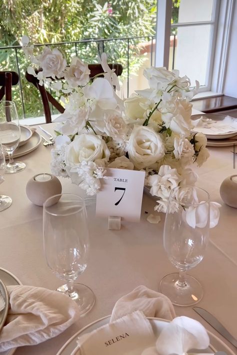 All White Wedding Flowers Centerpieces, Minimalist Centerpiece Wedding Round Table, All White Centerpieces Wedding, Modern French Wedding, Peonies And Roses Arrangement, All White Wedding Florals, Round Table Centerpieces White Roses, Wedding Tables Round, White Wedding Tablescape