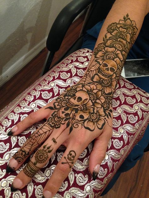 Henna Motifs, Beach Henna, Hanna Tattoo, Henna Sleeve, Hannah Design, Henna Flower Designs, Henna Flower, Cute Henna Designs, Art Parties