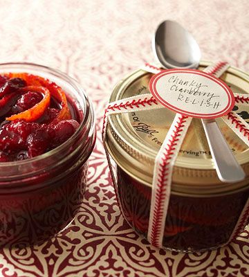 Awesome holiday food gifts + wrapping ideas Christmas Mason Jar Food Gifts, Decorating Jam Jars Christmas Gift Ideas, Decorate Canning Jars For Gifts, Christmas Baking Jars Holiday Gifts, Christmas Mason Jar Ideas Food Diy Gifts, Jam Gift, Jam Packaging, Mason Jar Christmas Crafts, Christmas Jam