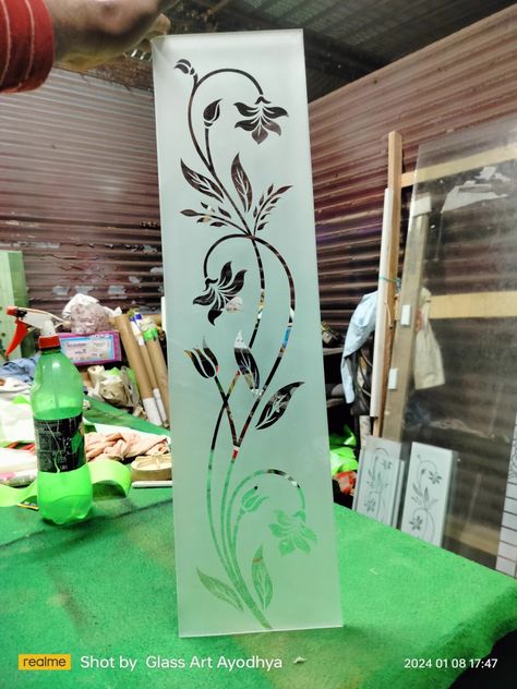 Glass Etching Designs, Window Glass Design, Etched Glass Door, Frosted Glass Design, Metal Doors Design, Wooden Main Door Design, Flower Drawing Tutorials, Glass Painting Designs, Flower Drawing Design