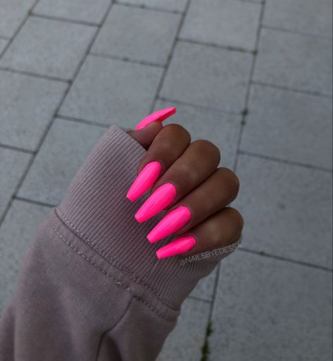 Summer Nails Neon, Neon Pink Nails, Cute Pink Nails, Gel Nail Polish Colors, Gel Toe Nails, Hot Pink Nails, Acrylic Nails Coffin Short, Colorful Nail Designs, Get Nails