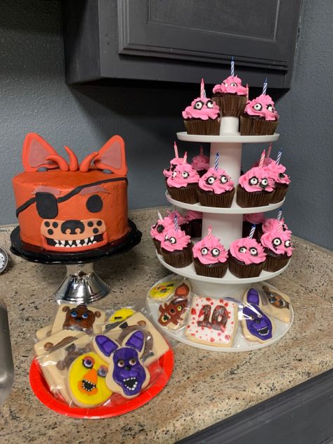 Fnaf Party Food Ideas, Fnaf Themed Snacks, Fnaf Snacks, Fnaf Food Ideas, Fnaf Party Ideas, Fnaf Food, Fnaf Cupcake, Fnaf Cakes, Fnaf Cakes Birthdays