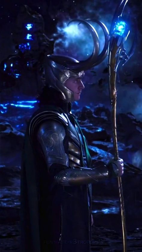 loki with the sceptre Loki Scepter, Werewolf Drawing, Avengers Loki, Loki Costume, Loki Avengers, Avengers 2012, Lady Loki, Loki Laufeyson, Cool Tech