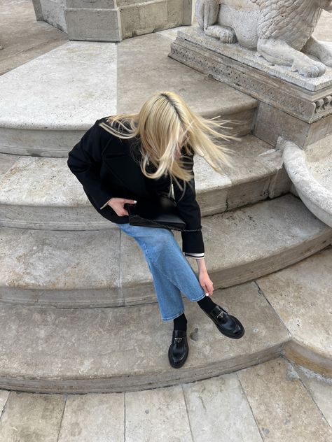 Black Moccasins Outfit, Nyc Work Outfit, White Sunglasses Outfit, Prada Loafers Outfit, Mocassin Outfit, Loafers Aesthetic, Loafers Women Outfit, Loafers And Jeans, Platform Shoes Outfit