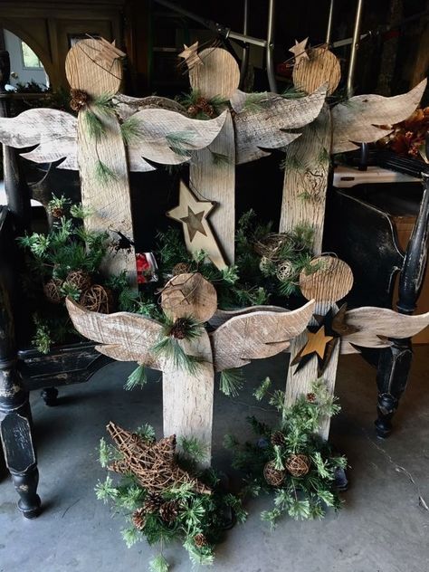 Primitive Standing Angels Angel Outdoor Christmas Decorations, Wooden Christmas Angels Diy, Diy Wood Angels Ideas, Primitive Christmas Angel, Wood Angels Rustic, Wooden Angels, Wood Angels, Simple Diy Christmas Decor, Primitive Angels