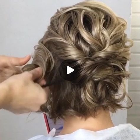 Hair Styles For Short Hair Formal, Short Hair Formal Styles Updo, Haïr Style For Short Hair For Wedding, Wedding Hair Short Updo, Bob Length Updo, Short Hair Half Updo For Wedding, Short Bob Updo Simple, Easy Short Hair Updo For Wedding, Super Short Hair Updo