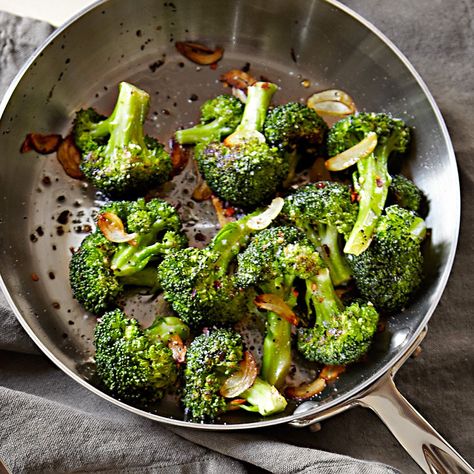 Pan-Roasted Broccoli with Garlic | Williams-Sonoma Broccoli With Garlic, Beach Treats, Roasting Vegetables, Broccoli Dishes, Garlic Roasted Broccoli, How To Cook Broccoli, Garlic Broccoli, Parmesan Broccoli, Fried Broccoli