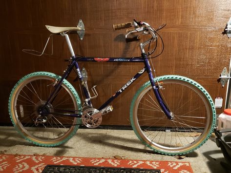 Bike Reference, Trek Mtb, Specialized Rockhopper, Purple Bike, Retro Mountain, Cafe Bike, Bike Ideas, Commuter Bicycle, Bicycle Art