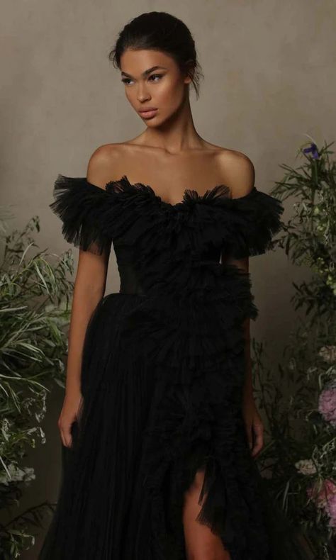 Tulle Ruffles, Tulle Long Skirt, Long Fitted Dresses, Tarik Ediz, Dresses Formal Elegant, Black Dress Formal, Evening Gowns Elegant, Evening Dresses For Weddings, Mermaid Gown