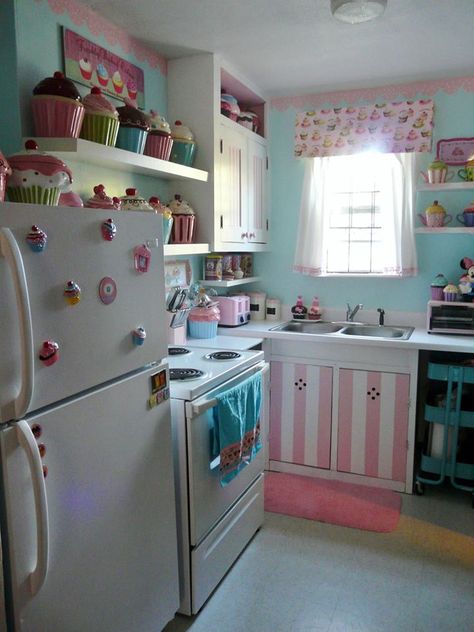 Cupcake Themed Kitchen, Pink And Teal Kitchen Decor, Simple Cabinet Doors, Cosy Kitchens, Funky Kitchens, Kitchen Decor Simple, Cupcake Kitchen Decor, Girly Kitchen, Best Cupcake