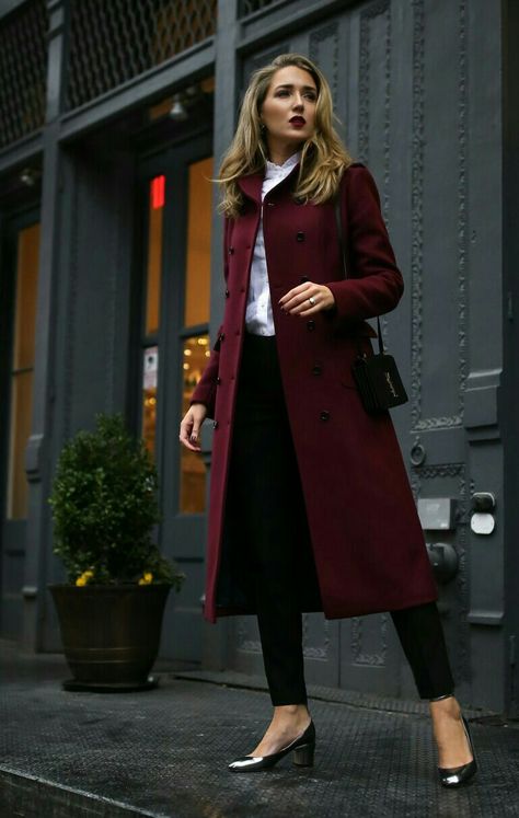 Barney's burgundy coat Maroon Coat Outfit, Maroon Trench Coat, Burgundy Coat Outfit, Coat Outfit Ideas, Maroon Coat, Winter Coat Outfits, Burgundy Bag, Looks Jeans, Burgundy Outfit