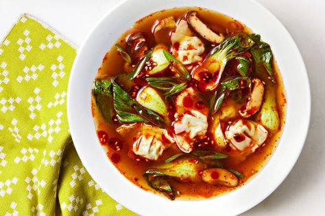 30-Minute Dinner: Spicy Dumpling Soup Spicy Dumpling Soup Real Simple, Spicy Dumpling Soup, Recipes Gnocchi, Vegetable Dumplings, Asian Meals, Dumpling Soup, Frozen Dumplings, Delicious Soups, Recipes Asian