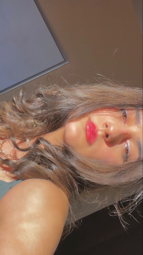 sunlight #goldenhour #aesthetic #makeup #selfie #sunpics #photoideas #hair #pinterest Sun Selfie Ideas, Sunlight Selfie Ideas, Aesthetic Sunkissed Pictures, Goldenhour Aesthetic, Pictures Of The Sun, Aesthetic Selfie, Makeup Selfie, Anime Websites, Ideas For Instagram Photos