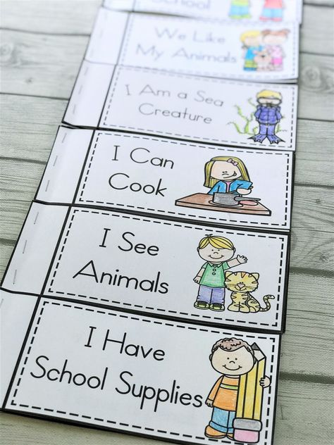 Sight Word Mini Books Free, K2 Activities, Sight Word Books Kindergarten, Kindergarten Sight Words Flash Cards, School Times, Books For Kindergarten, Kindergarten Art Activities, Reading Foundational Skills, Teacher's Desk