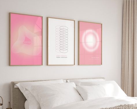 Pink Poster Wall Bedroom, Pink Prints For Walls, Cuadros Aesthetic, Light Pink Wall Posters, Pink Aura Poster Prints, Aura Prints Room, Aura Prints For Walls, Stylish Room Decor, Murs Roses