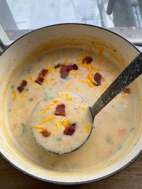 Ree Drummond's potato soup in ladle. Hamburger Potato Soup, Homemade Potato Soup, Ree Drummond Recipes, Pasta Fagioli Soup, Slow Cooker Potato Soup, Artichoke Soup, Cream Of Potato Soup, Pot Pie Filling, Beer Cheese Soups