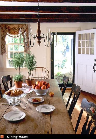 Home & Interior Design: Style Guide: New England Farmhouse New England Farmhouse Decor, New England Style Farmhouse, New England Style Decor, New England Farmhouse Living Room, 1900 Farmhouse Decor, New England Farmhouse Kitchen, Historic Farmhouse Interiors, New England Home Aesthetic, New England Dining Room