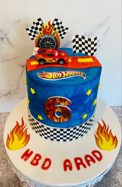 Hot Wheels Cake Tutorial, Bolo Hot Wheels Chantilly, Hot Wheels Fondant Cake, Hotwheels Buttercream Cake, Hot Wheels Monster Truck Cake, Birthday Cake Buttercream, Wheels Cake, Hot Wheels Cake, Wheel Cake