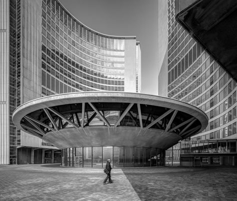 Toronto City Hall | Flickr - Photo Sharing! Toronto City Hall, Toronto Architecture, Round Building, Toronto Photography, Toronto City, Chief Architect, Mid Century Architecture, Brutalist Architecture, Architecture Exterior