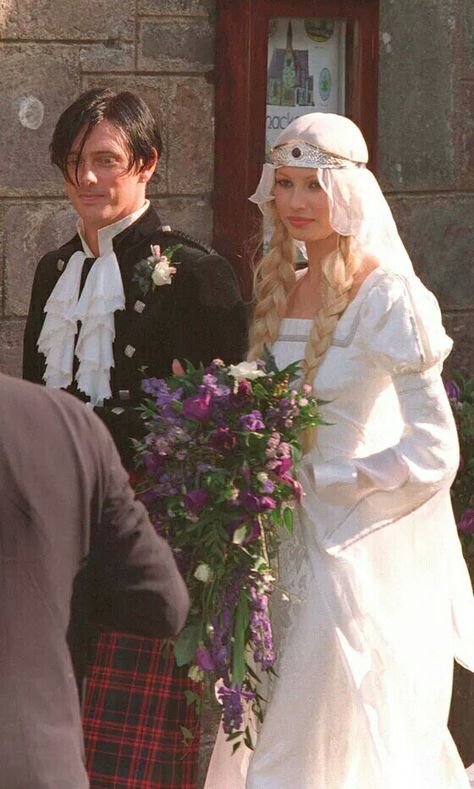 Model Kirsty Hume Went For A Medieval Theme At Her Wedding To Donovan Leitch, 1997 Donovan Leitch, Margherita Missoni, Kirsty Hume, Model Wedding, Vogue Photo, Bridal Braids, Medieval Wedding, Celebrity Wedding Dresses, Vogue Wedding